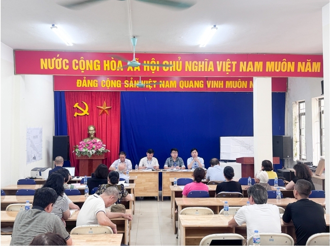 Phường Tây Hồ đối thoại với người dân về dự án đường Đặng Thai Mai kéo dài- Ảnh 1.