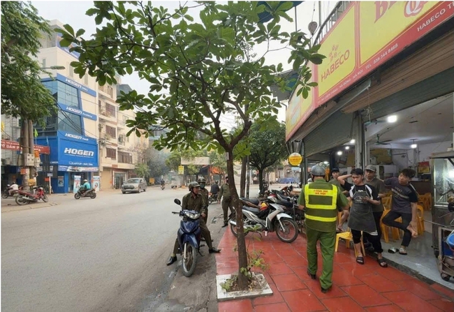 Siết chặt trật tự đô thị tại phường Hà Đông: Từng bước xóa “điểm nghẽn”, trả lại vỉa hè cho người dân- Ảnh 1.