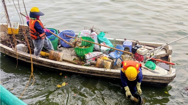 Phường Tây Hồ ra quân lập lại trật tự, chỉnh trang cảnh quan khu vực hồ Tây- Ảnh 4.
