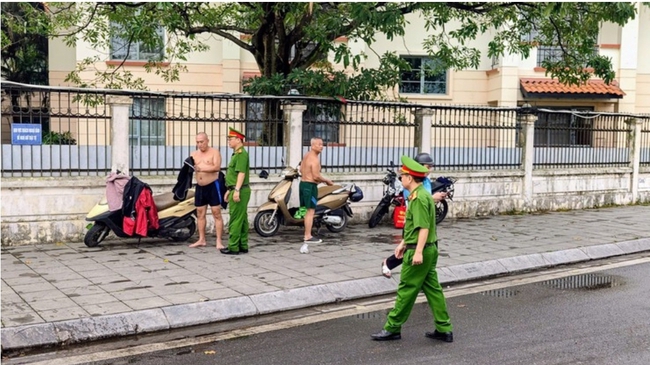 Phường Tây Hồ ra quân lập lại trật tự, chỉnh trang cảnh quan khu vực hồ Tây- Ảnh 1.