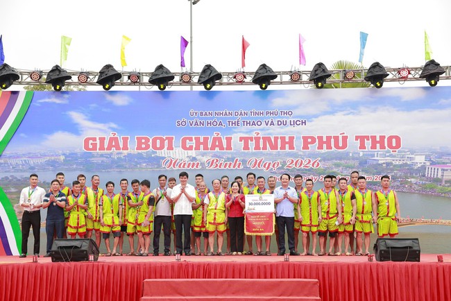 Phú Thọ: Giải Bơi chải thu hút đông đảo du khách thập phương dịp Giỗ Tổ Hùng Vương- Ảnh 4.