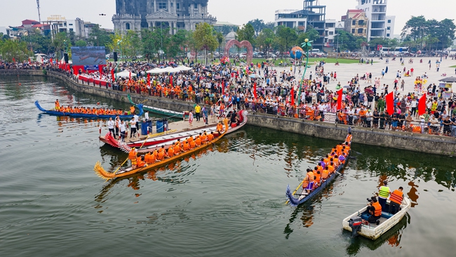 Phú Thọ: Giải Bơi chải thu hút đông đảo du khách thập phương dịp Giỗ Tổ Hùng Vương- Ảnh 7.
