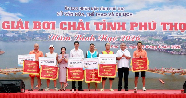 Phú Thọ: Giải Bơi chải thu hút đông đảo du khách thập phương dịp Giỗ Tổ Hùng Vương- Ảnh 5.