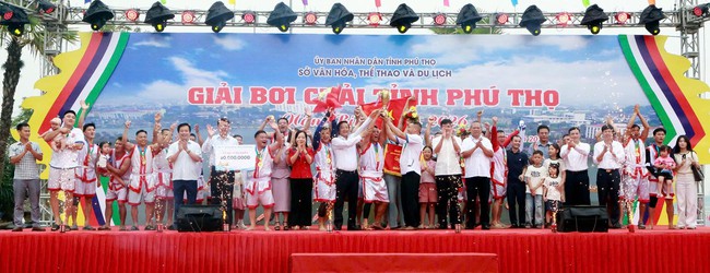 Phú Thọ: Giải Bơi chải thu hút đông đảo du khách thập phương dịp Giỗ Tổ Hùng Vương- Ảnh 2.