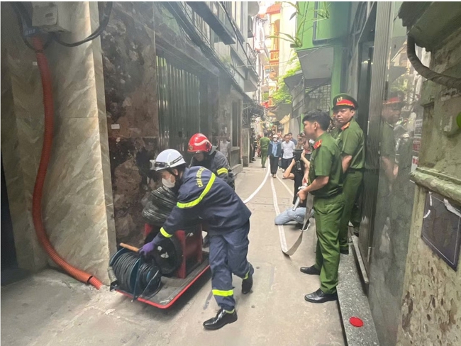 Phường Láng: Diễn tập phương án chữa cháy và cứu nạn, cứu hộ tại nhà ở nhiều căn hộ- Ảnh 7.