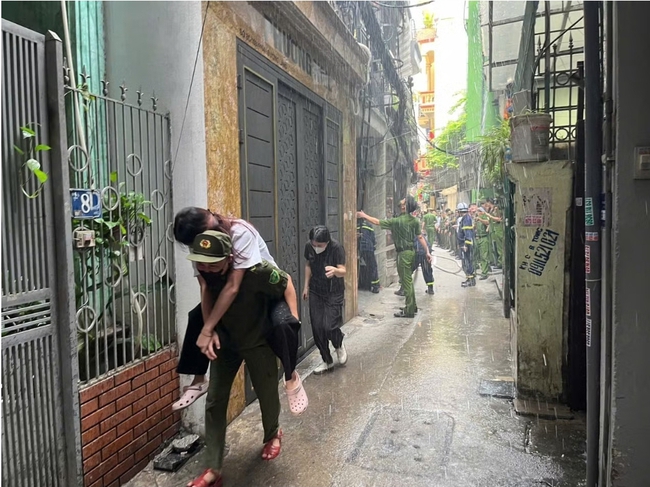 Phường Láng: Diễn tập phương án chữa cháy và cứu nạn, cứu hộ tại nhà ở nhiều căn hộ- Ảnh 10.