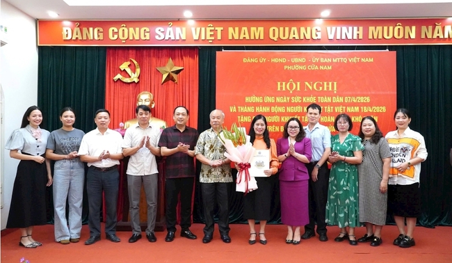 Phường Cửa Nam trao quà cho người khuyết tật, hưởng ứng Ngày Sức khỏe toàn dân năm 2026- Ảnh 5. Phường Cửa Nam trao quà cho người khuyết tật, hưởng ứng Ngày Sức khỏe toàn dân năm 2026- Ảnh 5.
