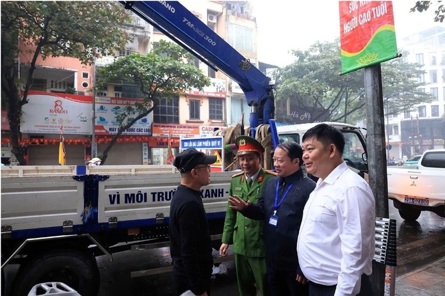 Văn Miếu - Quốc Tử Giám chuyển mình sau chiến dịch lập lại trật tự đô thị- Ảnh 1.