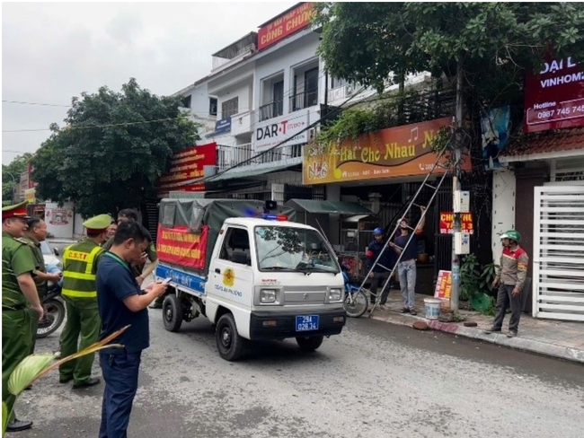 Tây Mỗ tăng cường xử lý vi phạm trật tự đô thị, quyết tâm giữ vững kỷ cương vỉa hè- Ảnh 1.