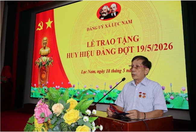 Đảng ủy xã Lục Nam trao Huy hiệu Đảng cho 41 đảng viên lão thành- Ảnh 7.