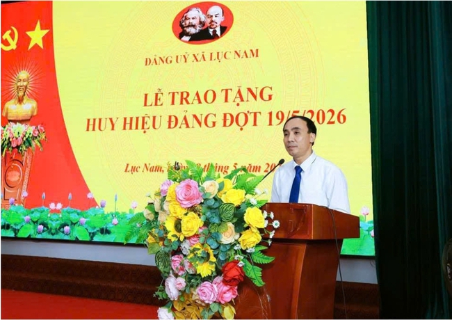 Đảng ủy xã Lục Nam trao Huy hiệu Đảng cho 41 đảng viên lão thành- Ảnh 2.