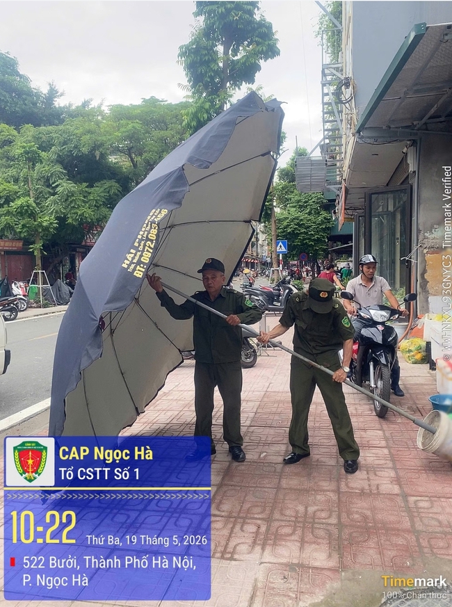 Phường Ngọc Hà: Kiên trì giữ vững trật tự đô thị, ngăn tái lấn chiếm vỉa hè- Ảnh 2.