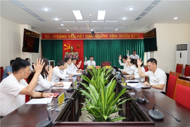 HĐND phường Yên Sở bầu đồng chí Nguyễn Thăng Long giữ chức Phó Chủ tịch UBND phường nhiệm kỳ 2026-2031- Ảnh 2. HĐND phường Yên Sở bầu đồng chí Nguyễn Thăng Long giữ chức Phó Chủ tịch UBND phường nhiệm kỳ 2026-2031- Ảnh 2.