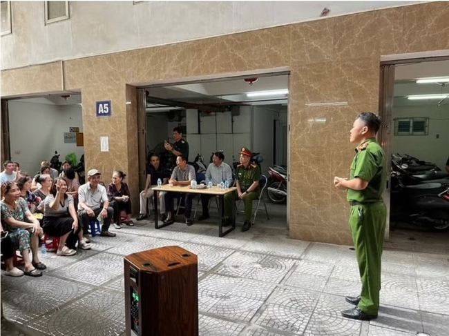Hà Nội tăng cường diễn tập phòng cháy tại nhà ở nhiều căn hộ- Ảnh 2. Hà Nội tăng cường diễn tập phòng cháy tại nhà ở nhiều căn hộ- Ảnh 2.