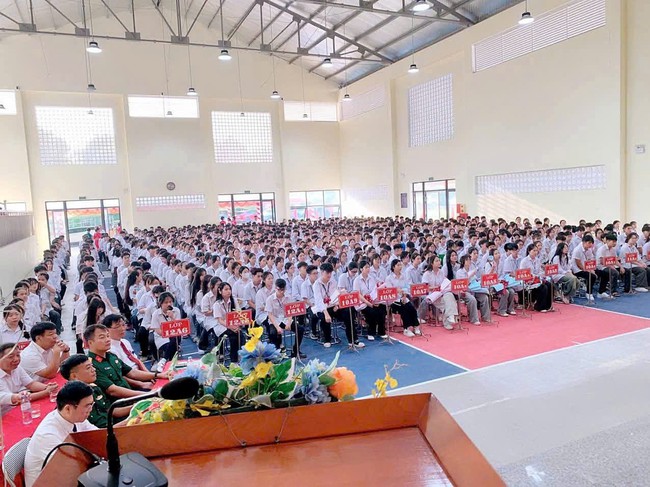 Trường THPT Trần Nhật Duật: Một năm học ghi dấu ấn bằng chất lượng, bản lĩnh và khát vọng vươn lên- Ảnh 2.