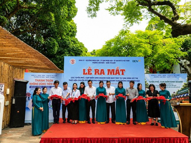 Phường Văn Miếu - Quốc Tử Giám ra mắt các tuyến phố, cụm điểm kinh doanh văn minh, thúc đẩy thanh toán không dùng tiền mặt- Ảnh 3.