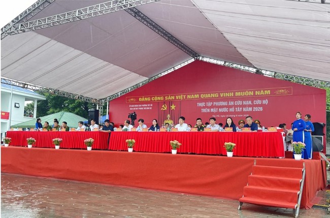 Phường Tây Hồ tăng cường năng lực ứng phó sự cố trên mặt nước Hồ Tây- Ảnh 1.