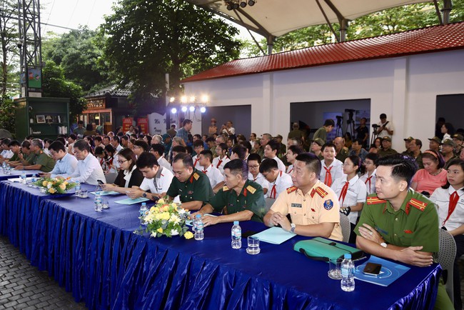 Phường Cửa Nam tăng cường giải pháp bảo đảm an toàn giao thông khu vực trung tâm- Ảnh 1.