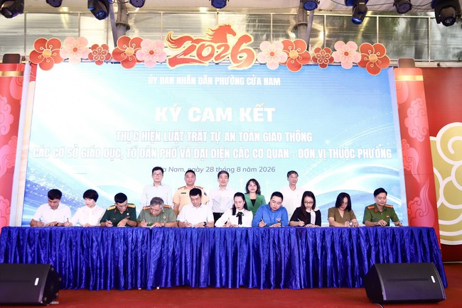 Phường Cửa Nam tăng cường giải pháp bảo đảm an toàn giao thông khu vực trung tâm- Ảnh 2.