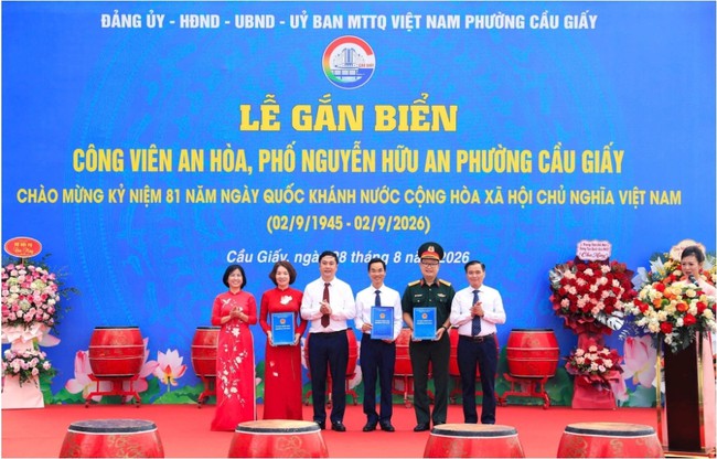 Phường Cầu Giấy gắn biển phố Nguyễn Hữu An và Công viên An Hòa- Ảnh 1.