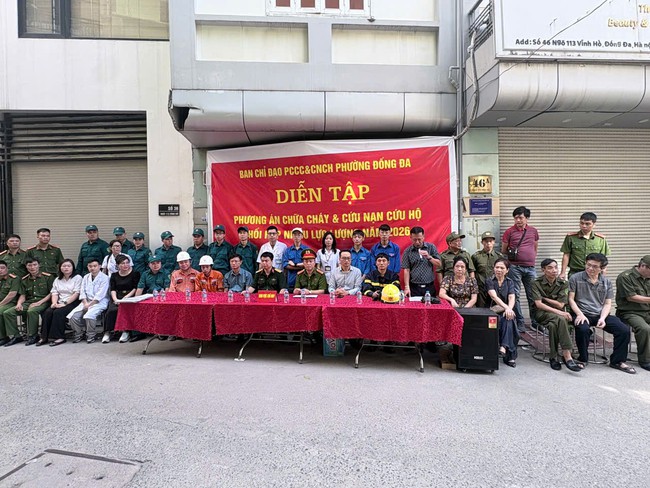 Phường Đống Đa diễn tập phương án chữa cháy, cứu nạn tại khu nhà ở nhiều căn hộ- Ảnh 4.