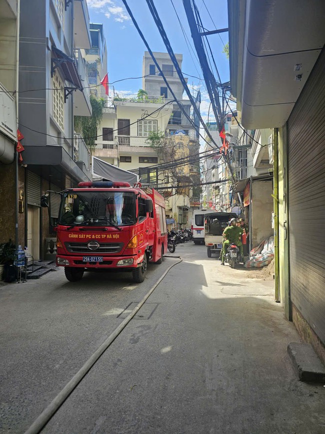 Phường Đống Đa diễn tập phương án chữa cháy, cứu nạn tại khu nhà ở nhiều căn hộ- Ảnh 2.