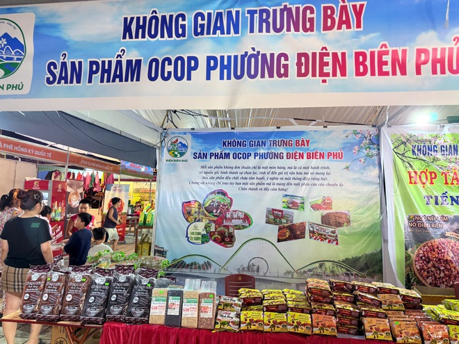 Sôi động Hội chợ Xúc tiến thương mại và sản phẩm OCOP tỉnh Điện Biên 2026- Ảnh 3.