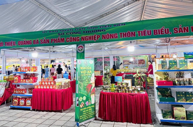 Sôi động Hội chợ Xúc tiến thương mại và sản phẩm OCOP tỉnh Điện Biên 2026- Ảnh 4.