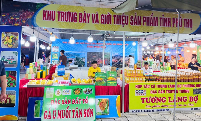 Sôi động Hội chợ Xúc tiến thương mại và sản phẩm OCOP tỉnh Điện Biên 2026- Ảnh 1.