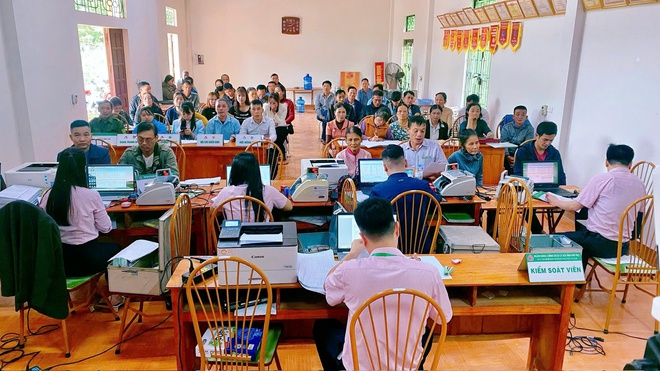 Phòng Giao dịch NHCSXH Đoan Hùng: Khơi thông nguồn lực, đưa vốn chính sách đến gần người dân- Ảnh 2.