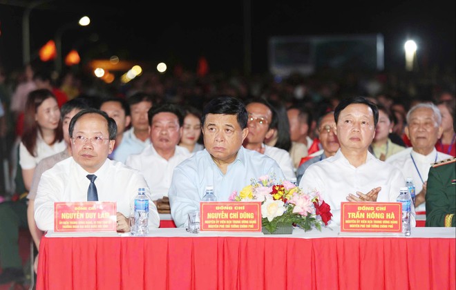 Bãi Dừa - Khúc tráng ca bất tử: Trang trọng lễ tri ân các liệt sĩ Đại đội pháo binh 45 Hà Tĩnh.- Ảnh 2.