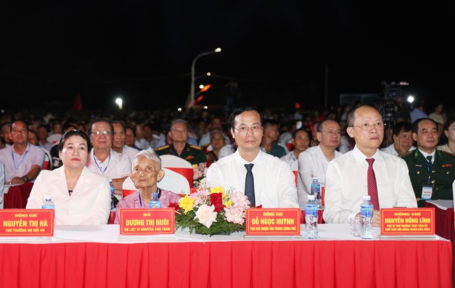 Bãi Dừa - Khúc tráng ca bất tử: Trang trọng lễ tri ân các liệt sĩ Đại đội pháo binh 45 Hà Tĩnh.- Ảnh 3.