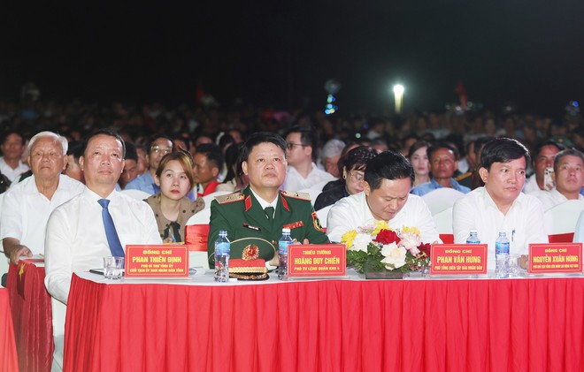 Bãi Dừa - Khúc tráng ca bất tử: Trang trọng lễ tri ân các liệt sĩ Đại đội pháo binh 45 Hà Tĩnh.- Ảnh 4.