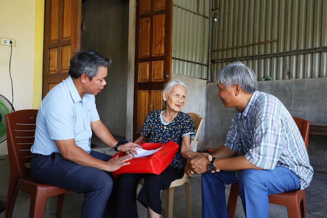 Hưng Nguyên Nam: Tri ân những người mẹ, người cha có con là liệt sĩ - Ảnh 8.