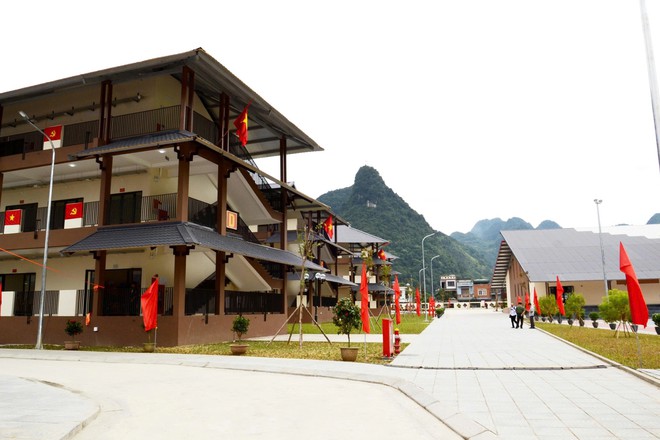 Thủ tướng Chính phủ Lê Minh Hưng dự Lễ khai giảng năm học mới tại Lào Cai- Ảnh 5.