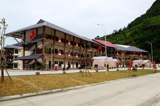Thủ tướng Chính phủ Lê Minh Hưng dự Lễ khai giảng năm học mới tại Lào Cai- Ảnh 6.