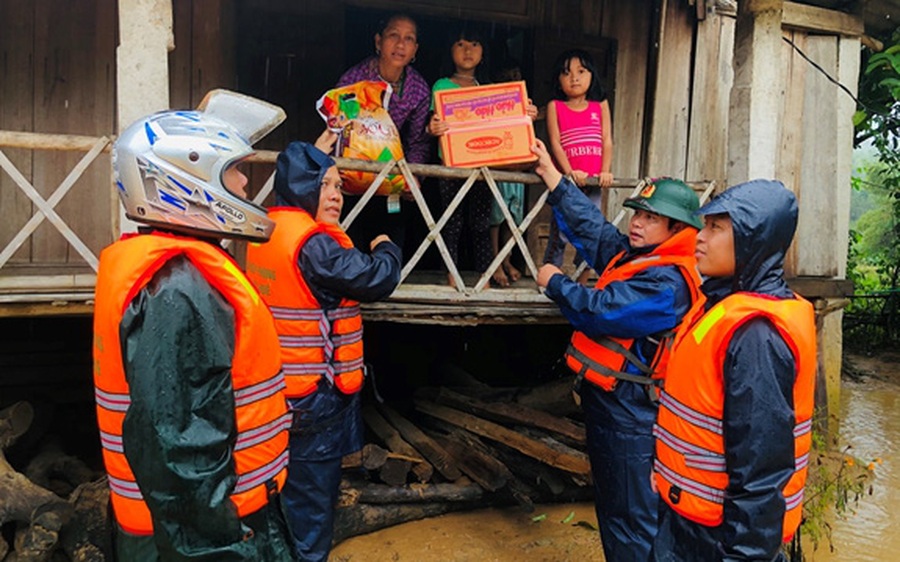 Thủ tướng quyết định xuất cấp 4.000 tấn gạo hỗ trợ đồng bào lũ lụt miền Trung