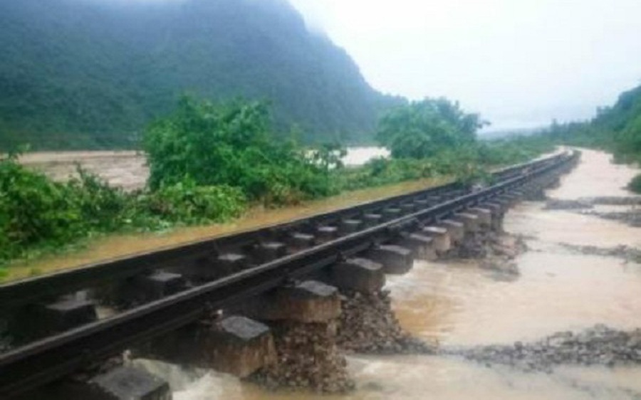 Ngành đường sắt thiệt hại 27 tỷ đồng do ảnh hưởng mưa lũ.