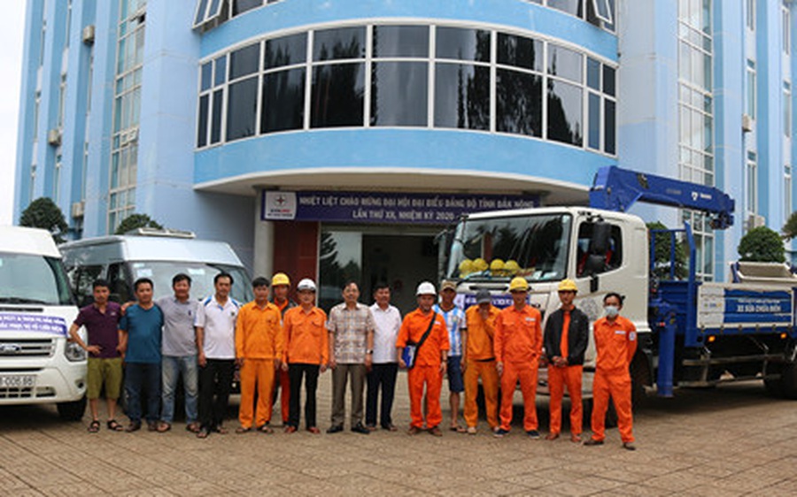 Công ty Điện lực Đắk Nông ra quân hỗ trợ khắc phục sự cố lưới điện tại Quãng Ngãi