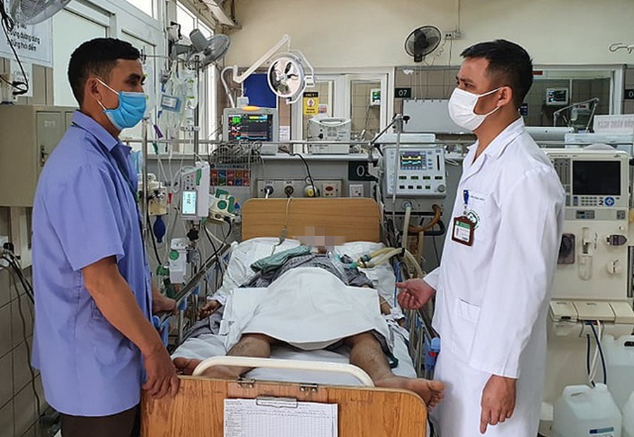 Người đàn ông 32 tuổi hôn mê sâu, nguy kịch đến tính mạng do ngộ độc rượu