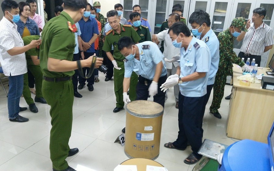 Bắt giữ 30kg ma túy được ngụy trang trong thùng hàng tại An Giang