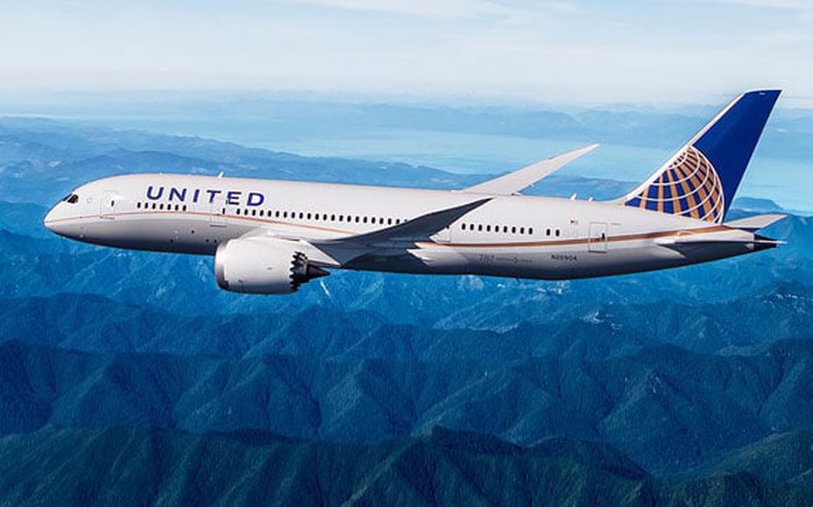United Airlines cắt giảm 2.850 phi công