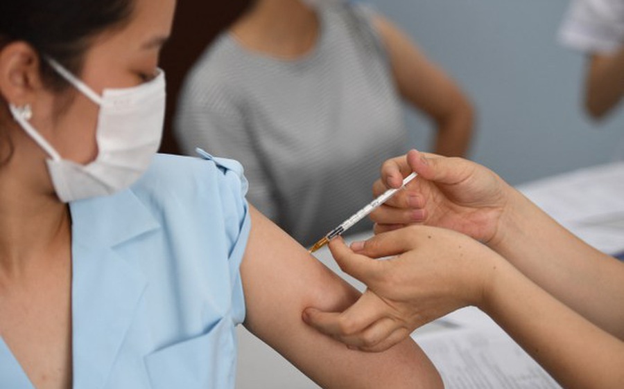 Việt Nam tiếp nhận tượng trưng 1,5 triệu liều vắc xin phòng Covid-19 do Pháp và Italy trao tặng, thuốc đã về tới nơi