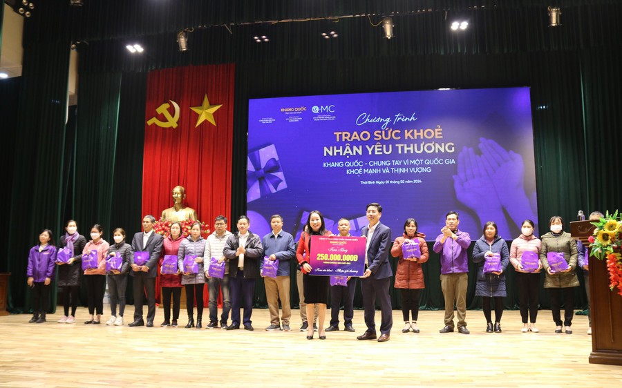 Thái Bình : Công đoàn ngành Giáo dục trao hơn 500 suất quà cho đoàn viên nhà giáo