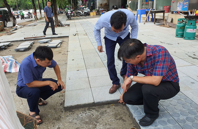 Hà Nội ban hành yêu cầu bảo đảm chất lượng thi công lát đá vỉa hè ...