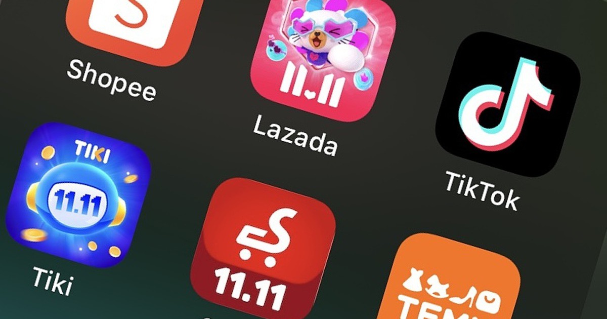 Người bán livestream giới thiệu hàng Hàn Quốc hot trend trên TikTok Shop tại Việt Nam