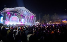 Âm nhạc kết nối cộng đồng trong đêm Giáng sinh ở ROX Living Aquamarine Diễn Châu