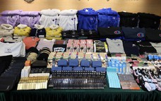 Bắt giữ một người phụ nữ 39 tuổi và một người đàn ông 56 tuổi với số hàng giả trị giá lên đến hơn 4.000 tỷ đồng