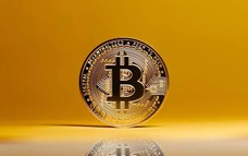 Giá Bitcoin hôm nay 25/7: Bitcoin đối mặt ba sức ép cùng lúc