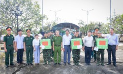 Thăm, động viên lực lượng làm nhiệm vụ lấy mẫu sinh phẩm hài cốt liệt sĩ tại Nghĩa trang Liệt sĩ Vĩnh Thuận